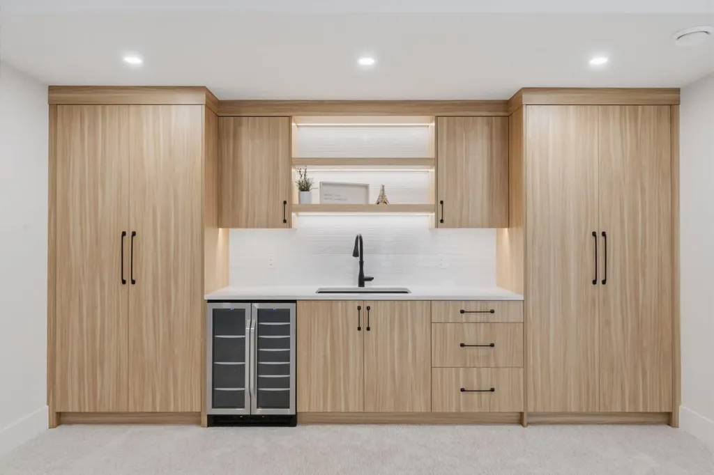 12 Prominence Point SW Calgary AB T3H 3E8