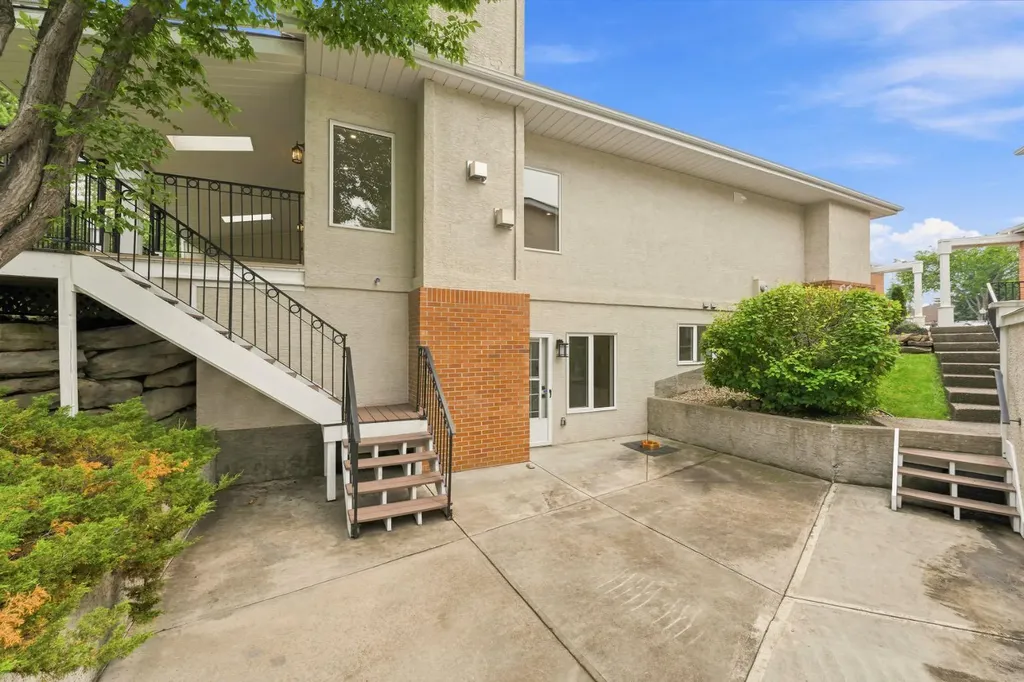 12 Prominence Point SW Calgary AB T3H 3E8