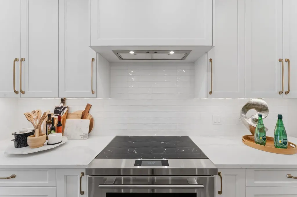 12 Prominence Point SW Calgary AB T3H 3E8