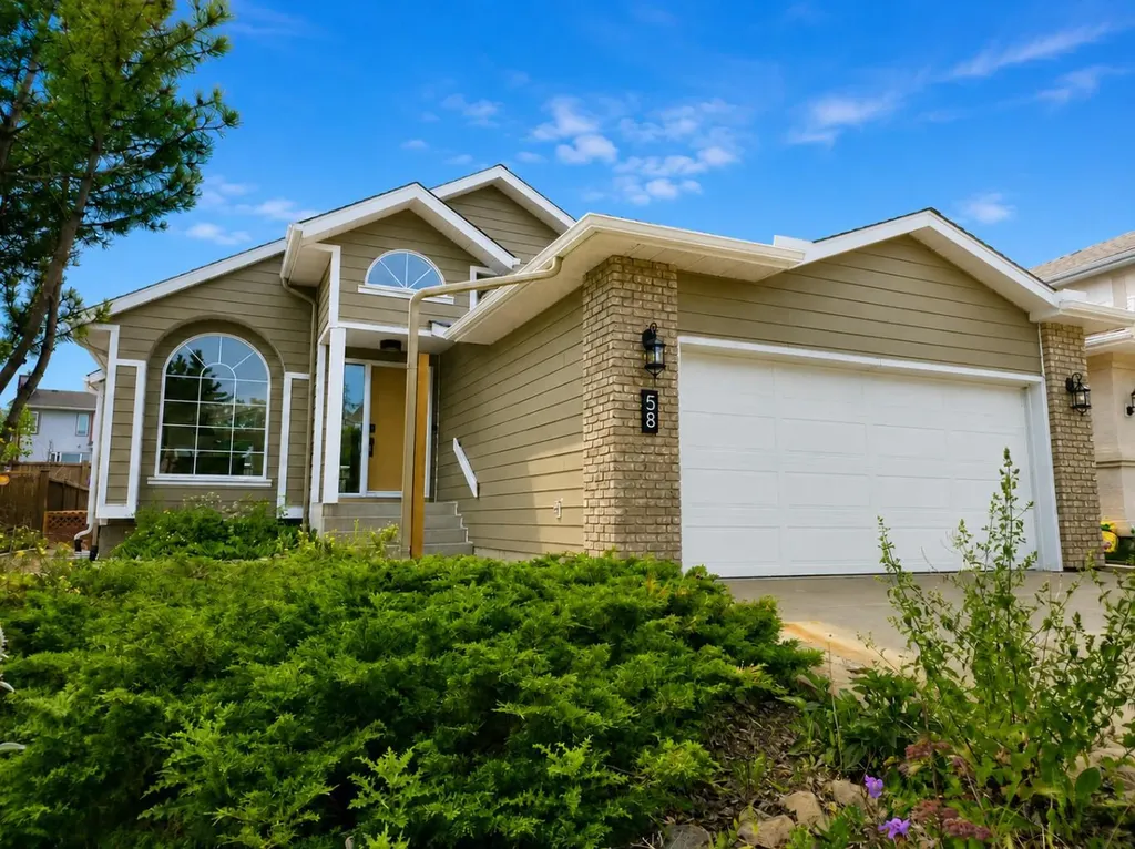 58 Edgevalley Close NW Calgary AB T3A 5E4