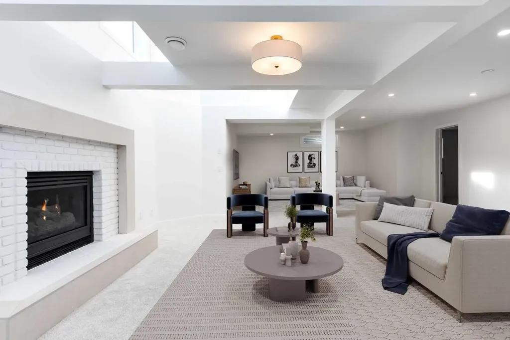 58 Edgevalley Close NW Calgary AB T3A 5E4