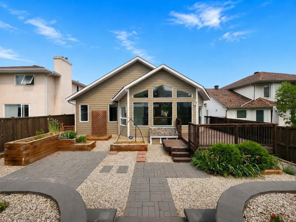 58 Edgevalley Close NW Calgary AB T3A 5E4