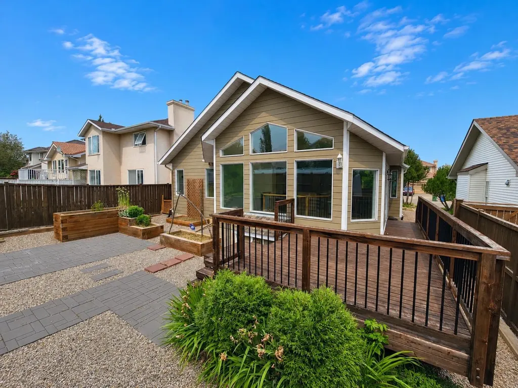58 Edgevalley Close NW Calgary AB T3A 5E4