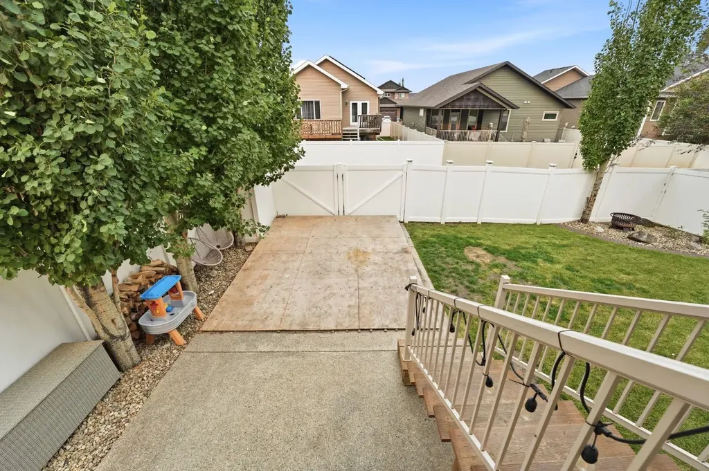 100 Vincent Close Red Deer AB T4R 0H8