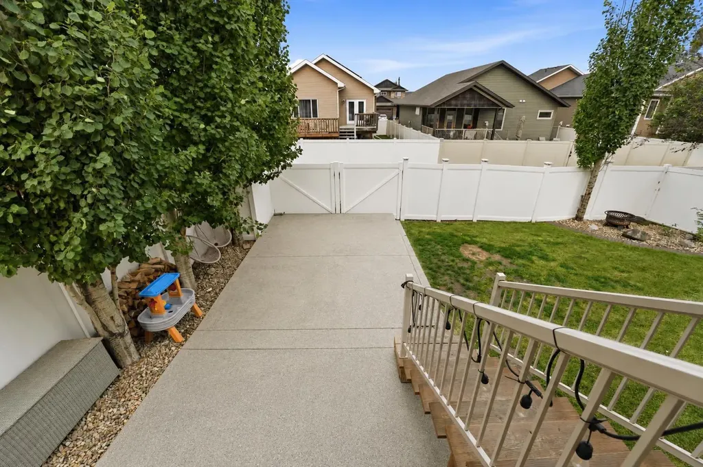 100 Vincent Close Red Deer AB T4R 0H8