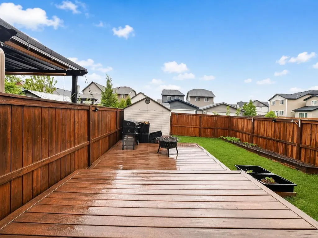 109 New Brighton Park SE Calgary AB T2Z 1B2
