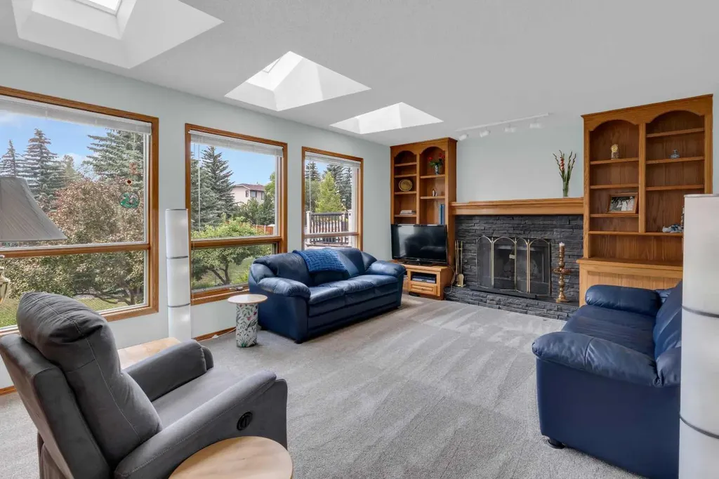 359 Schubert Place NW Calgary AB T3L 1X2