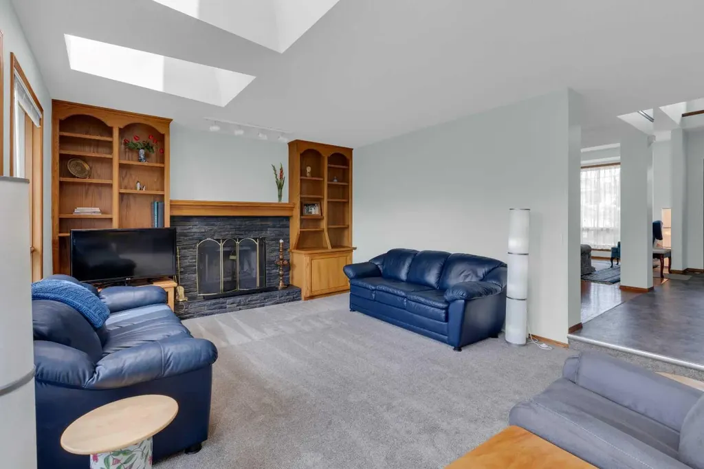 359 Schubert Place NW Calgary AB T3L 1X2
