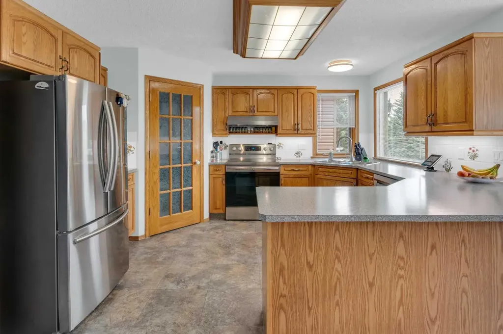 359 Schubert Place NW Calgary AB T3L 1X2