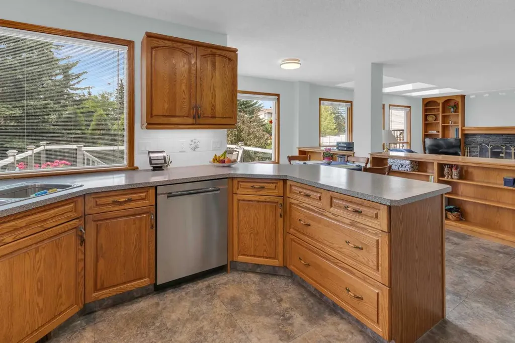 359 Schubert Place NW Calgary AB T3L 1X2