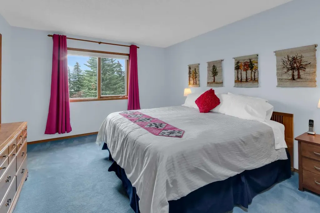 359 Schubert Place NW Calgary AB T3L 1X2