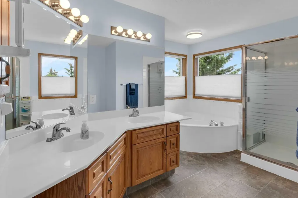 359 Schubert Place NW Calgary AB T3L 1X2
