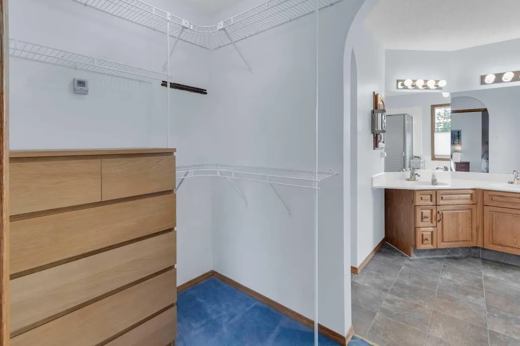 359 Schubert Place NW Calgary AB T3L 1X2