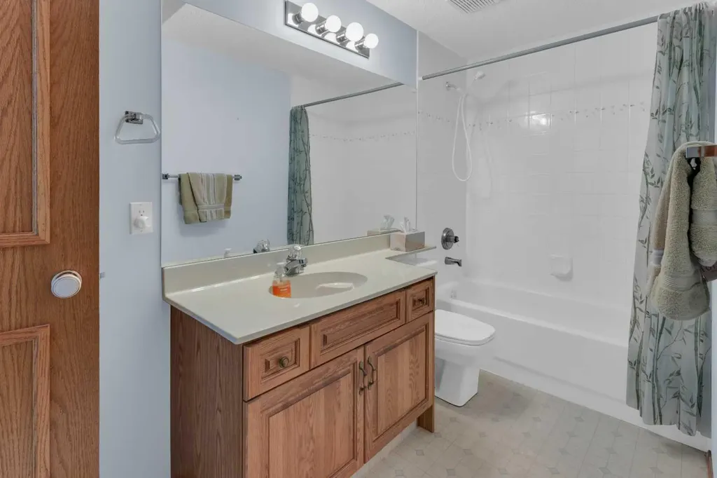 359 Schubert Place NW Calgary AB T3L 1X2