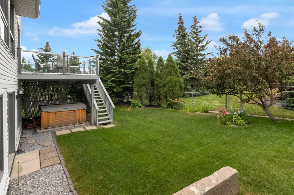 359 Schubert Place NW Calgary AB T3L 1X2