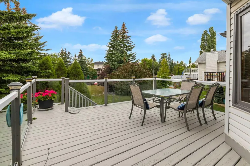 359 Schubert Place NW Calgary AB T3L 1X2