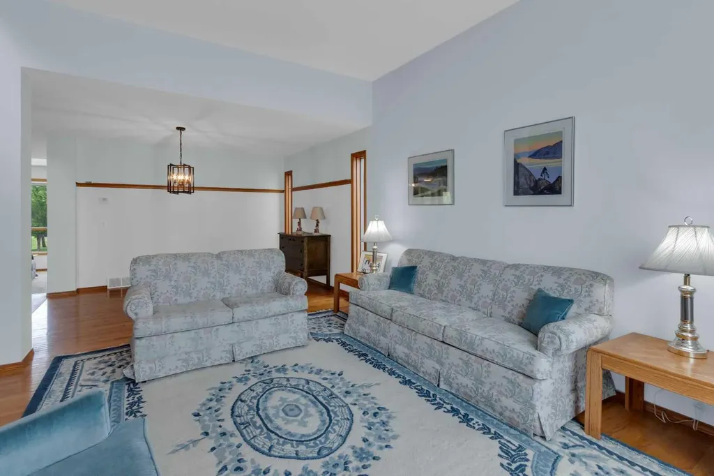 359 Schubert Place NW Calgary AB T3L 1X2