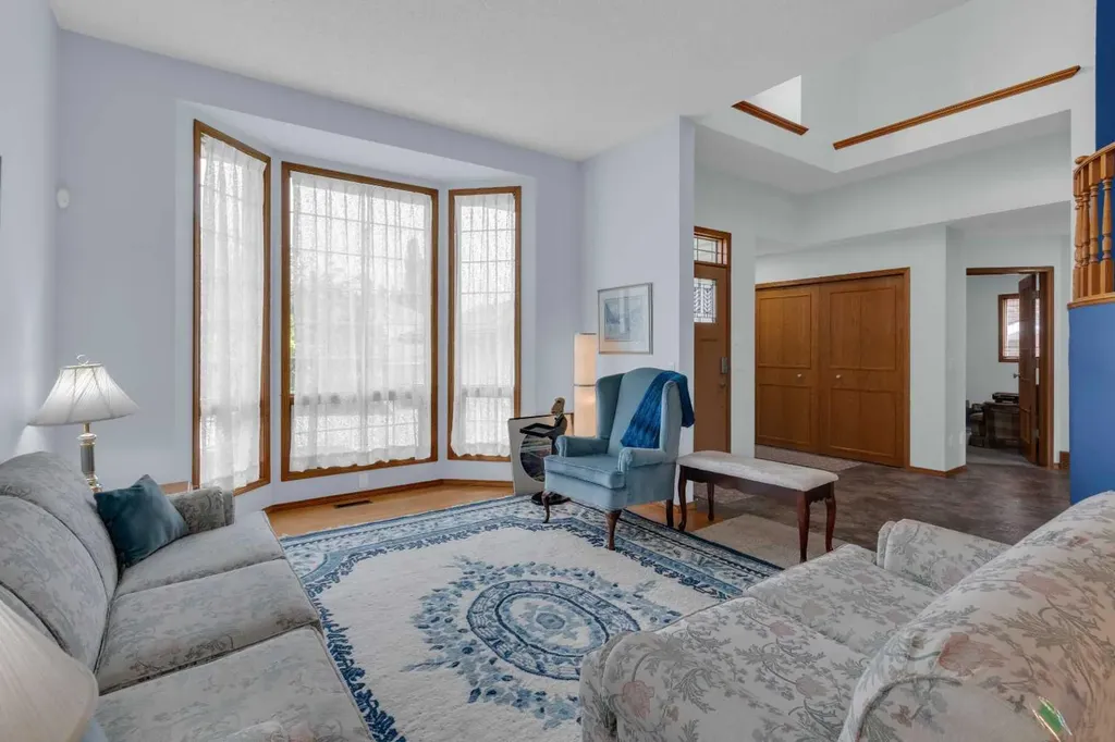 359 Schubert Place NW Calgary AB T3L 1X2