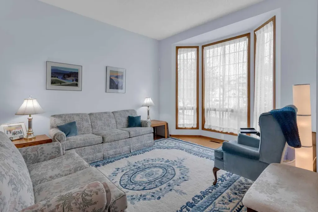 359 Schubert Place NW Calgary AB T3L 1X2