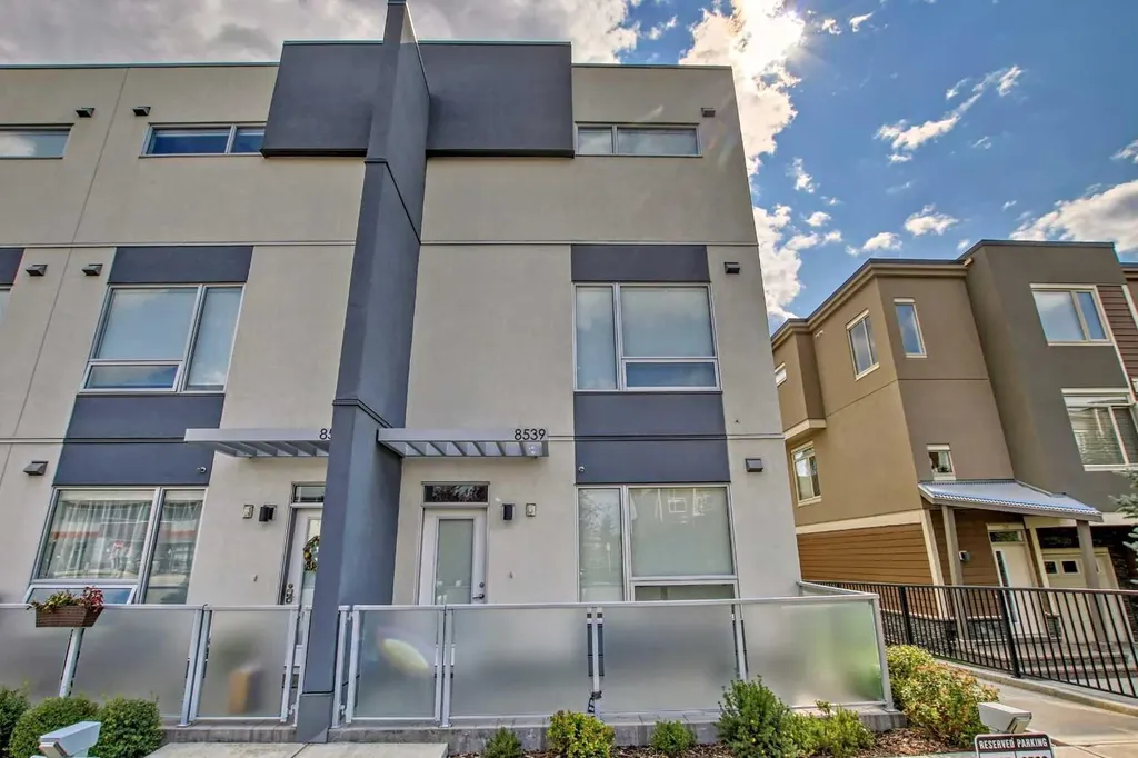 8539 8a Avenue SW Calgary AB T3H 4C7