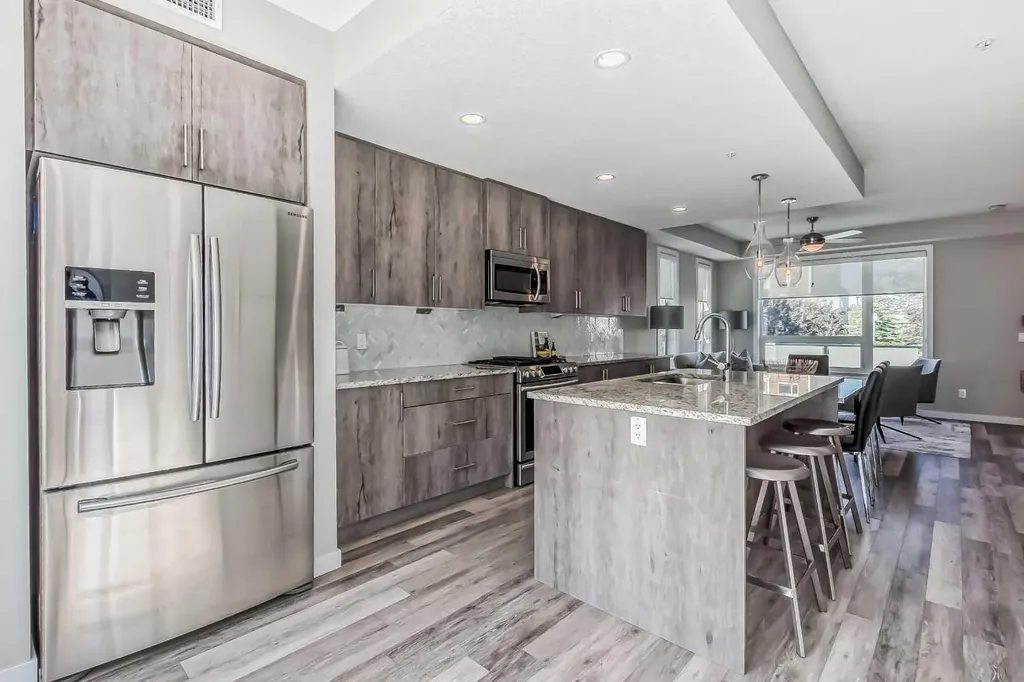 8539 8a Avenue SW Calgary AB T3H 4C7