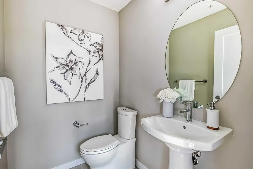 8539 8a Avenue SW Calgary AB T3H 4C7