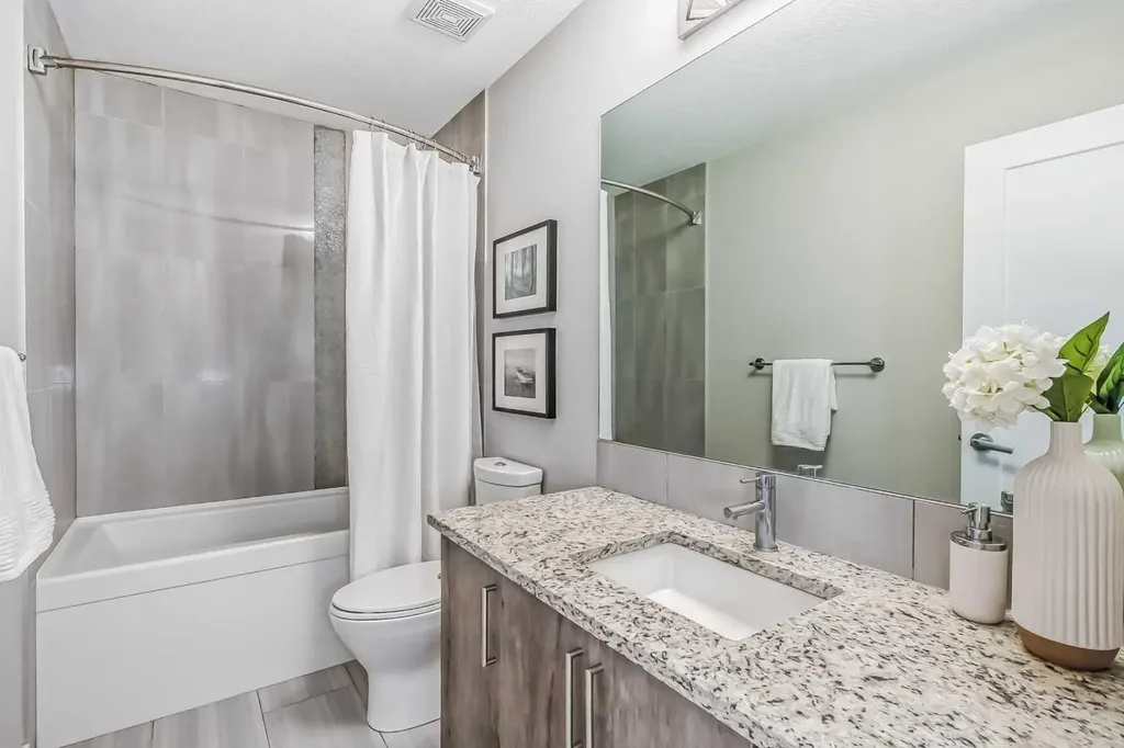 8539 8a Avenue SW Calgary AB T3H 4C7