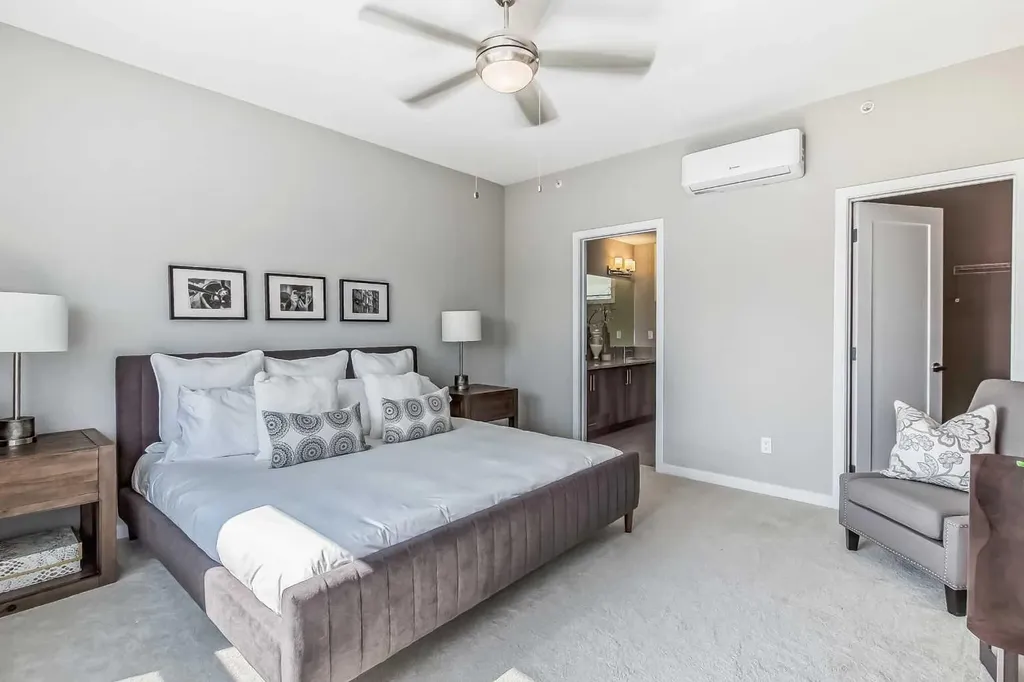 8539 8a Avenue SW Calgary AB T3H 4C7