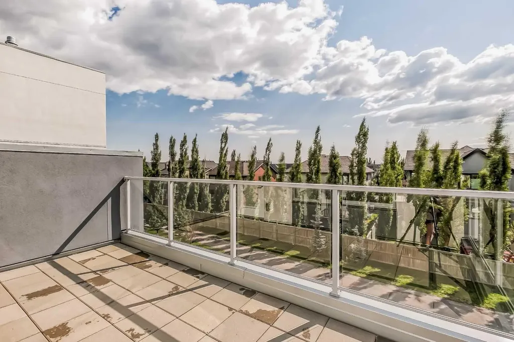 8539 8a Avenue SW Calgary AB T3H 4C7