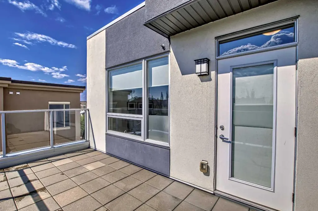 8539 8a Avenue SW Calgary AB T3H 4C7