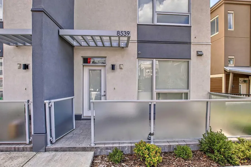8539 8a Avenue SW Calgary AB T3H 4C7