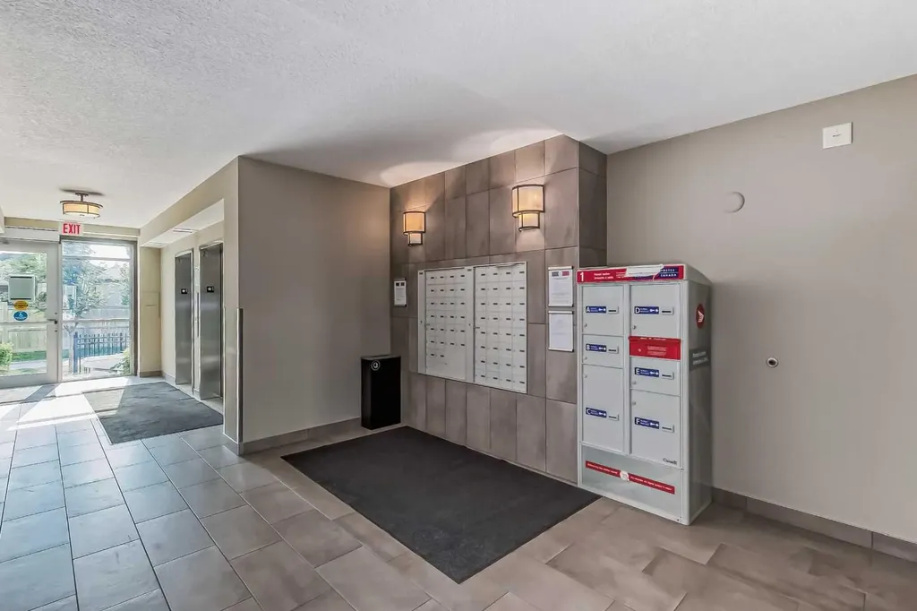 8539 8a Avenue SW Calgary AB T3H 4C7
