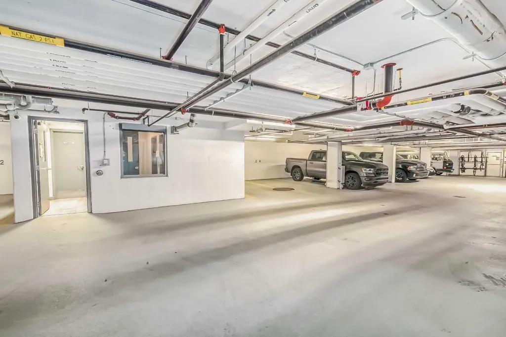 8539 8a Avenue SW Calgary AB T3H 4C7