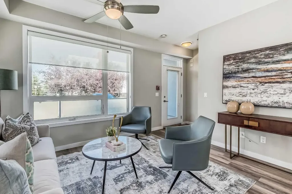 8539 8a Avenue SW Calgary AB T3H 4C7