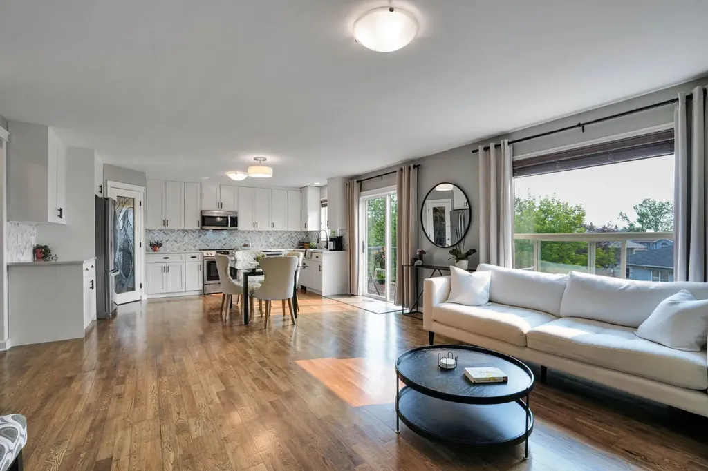 418 Long Beach Landing Chestermere AB T1X 1E6