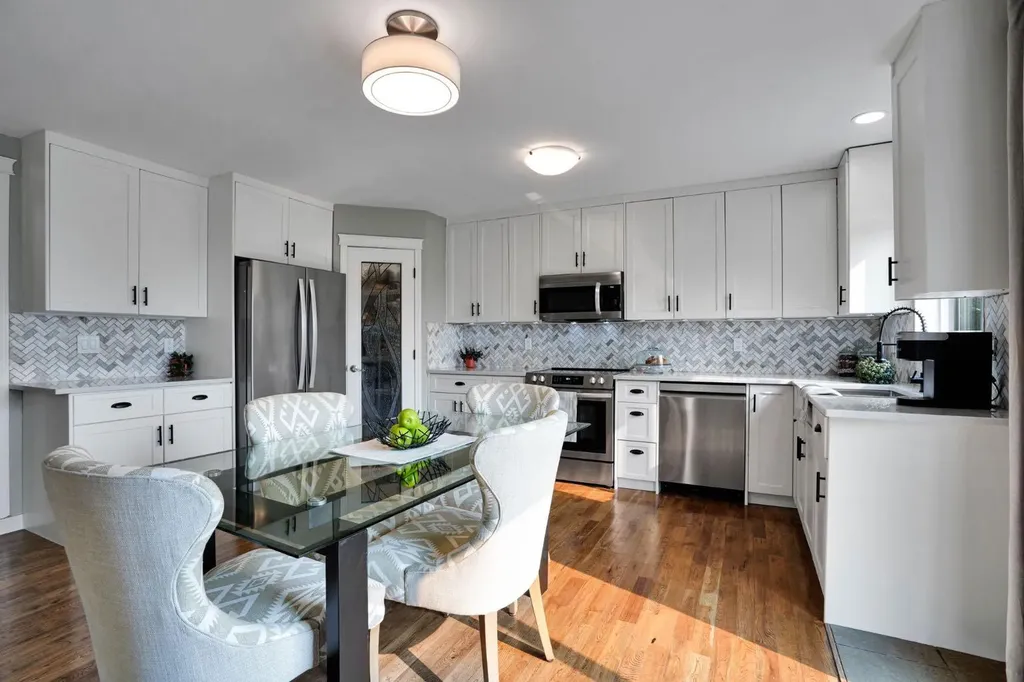 418 Long Beach Landing Chestermere AB T1X 1E6