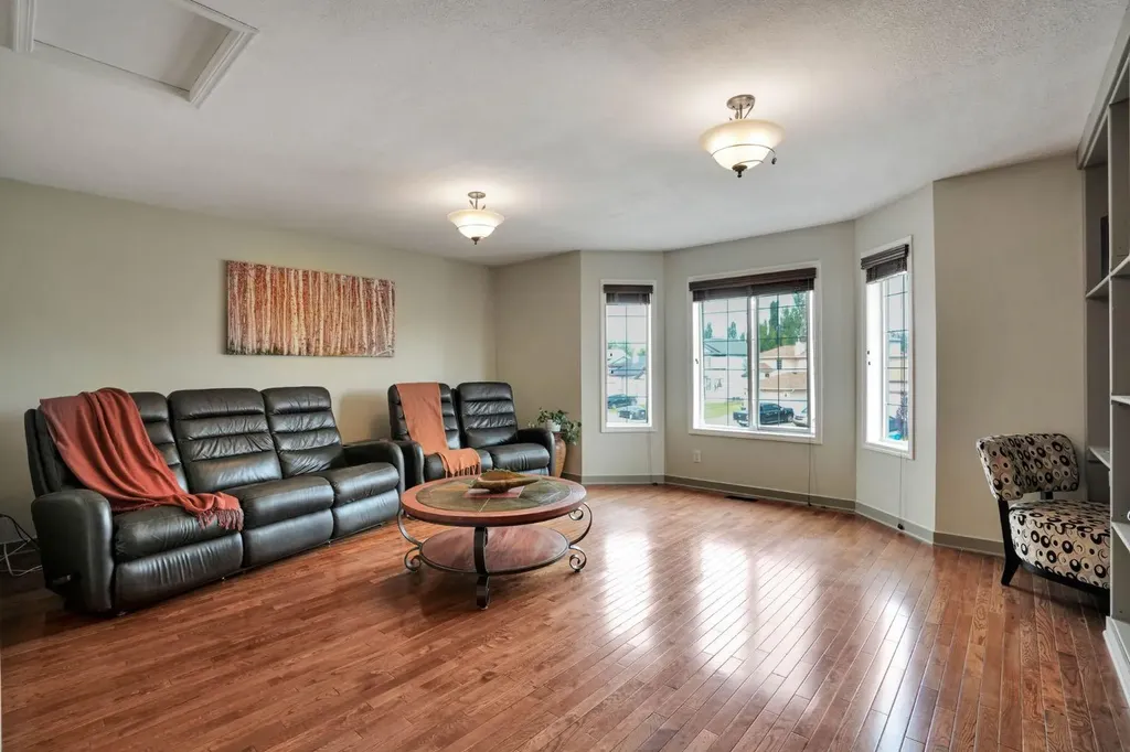 418 Long Beach Landing Chestermere AB T1X 1E6