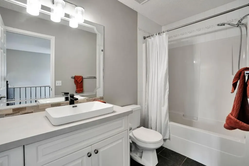418 Long Beach Landing Chestermere AB T1X 1E6
