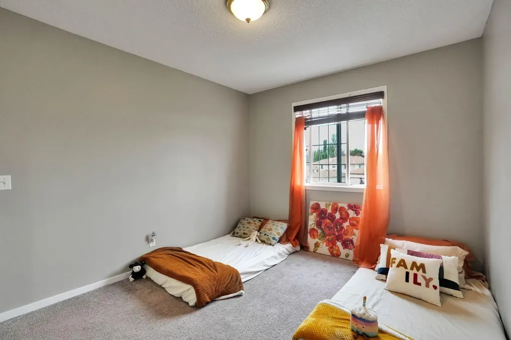 418 Long Beach Landing Chestermere AB T1X 1E6