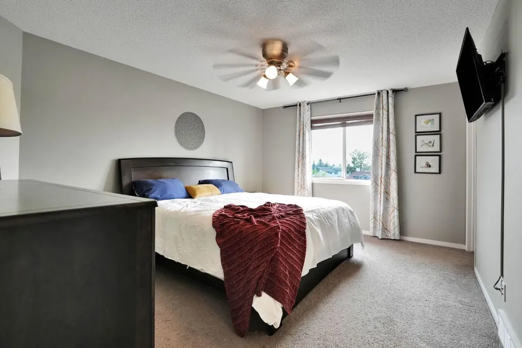 418 Long Beach Landing Chestermere AB T1X 1E6