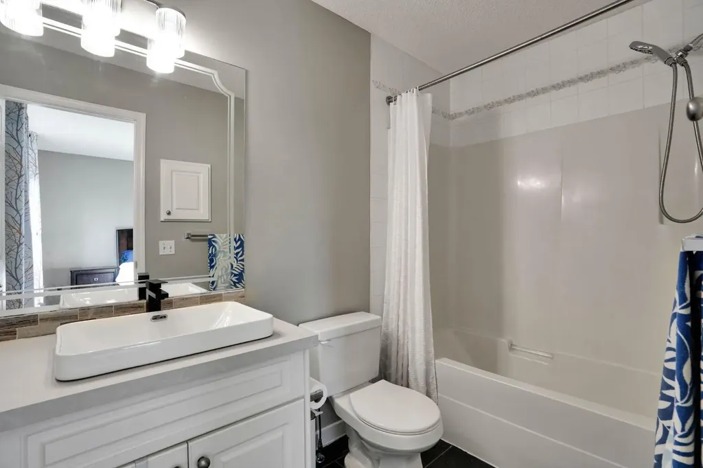 418 Long Beach Landing Chestermere AB T1X 1E6