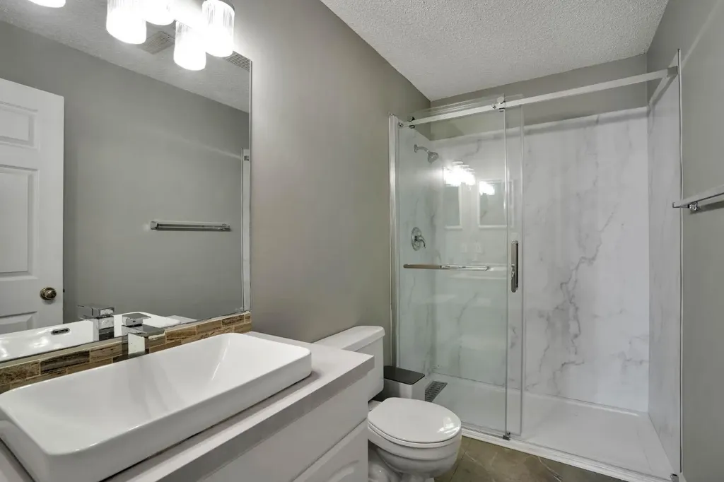 418 Long Beach Landing Chestermere AB T1X 1E6