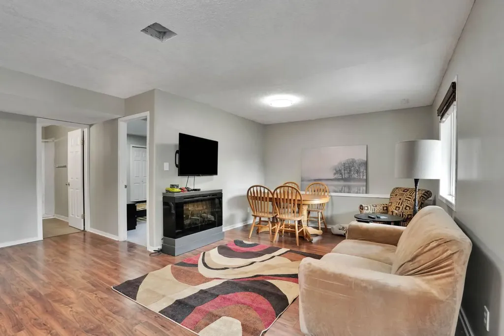 418 Long Beach Landing Chestermere AB T1X 1E6