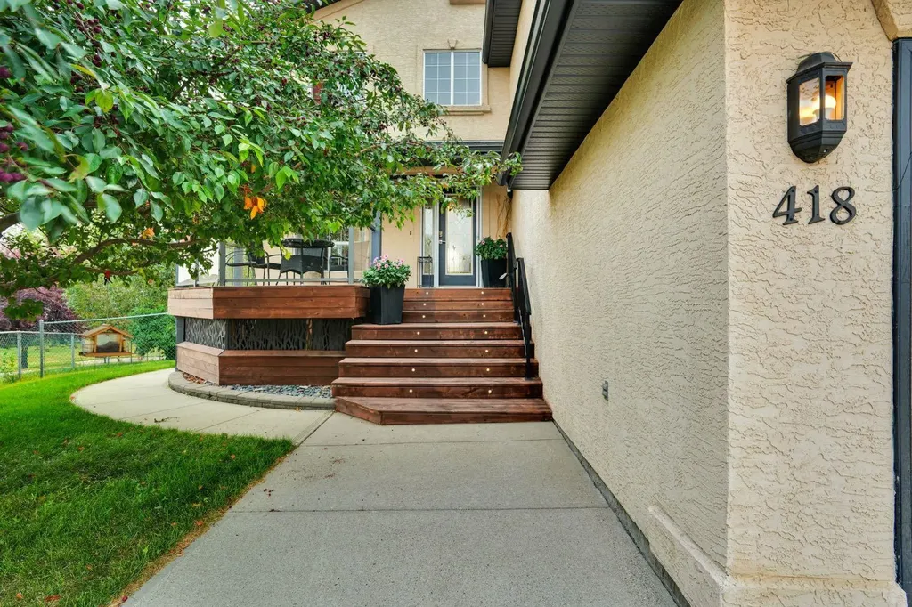 418 Long Beach Landing Chestermere AB T1X 1E6