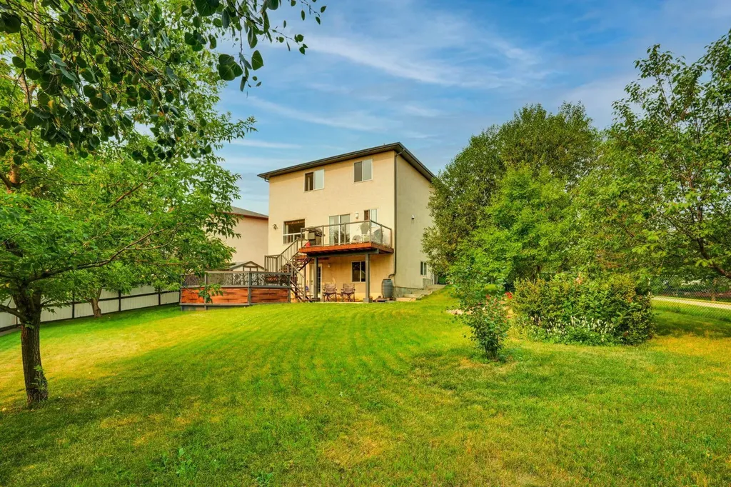 418 Long Beach Landing Chestermere AB T1X 1E6