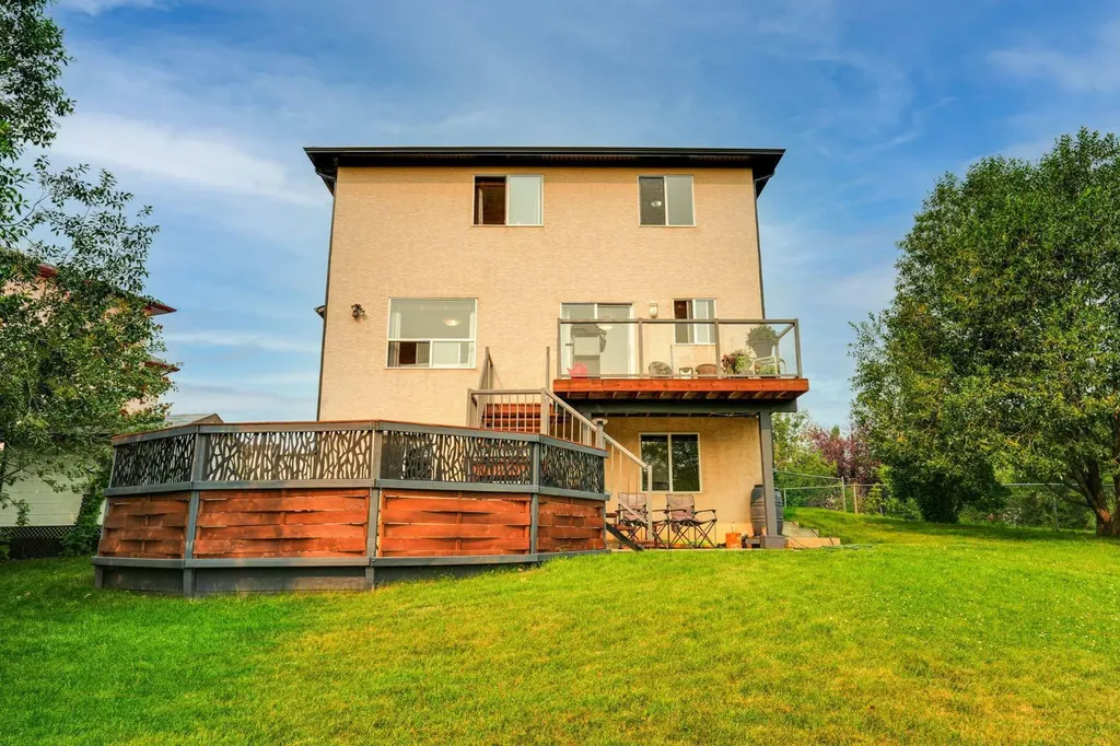 418 Long Beach Landing Chestermere AB T1X 1E6