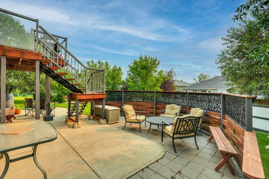 418 Long Beach Landing Chestermere AB T1X 1E6