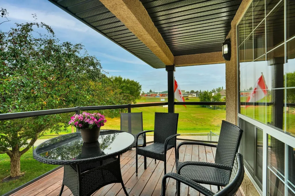 418 Long Beach Landing Chestermere AB T1X 1E6