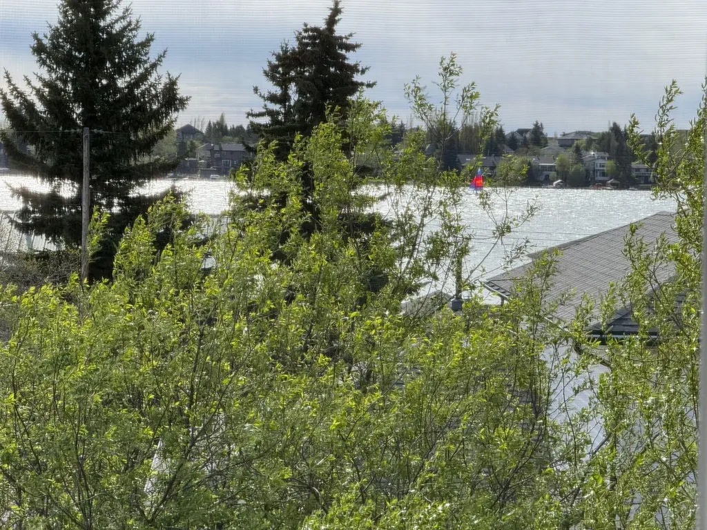 418 Long Beach Landing Chestermere AB T1X 1E6