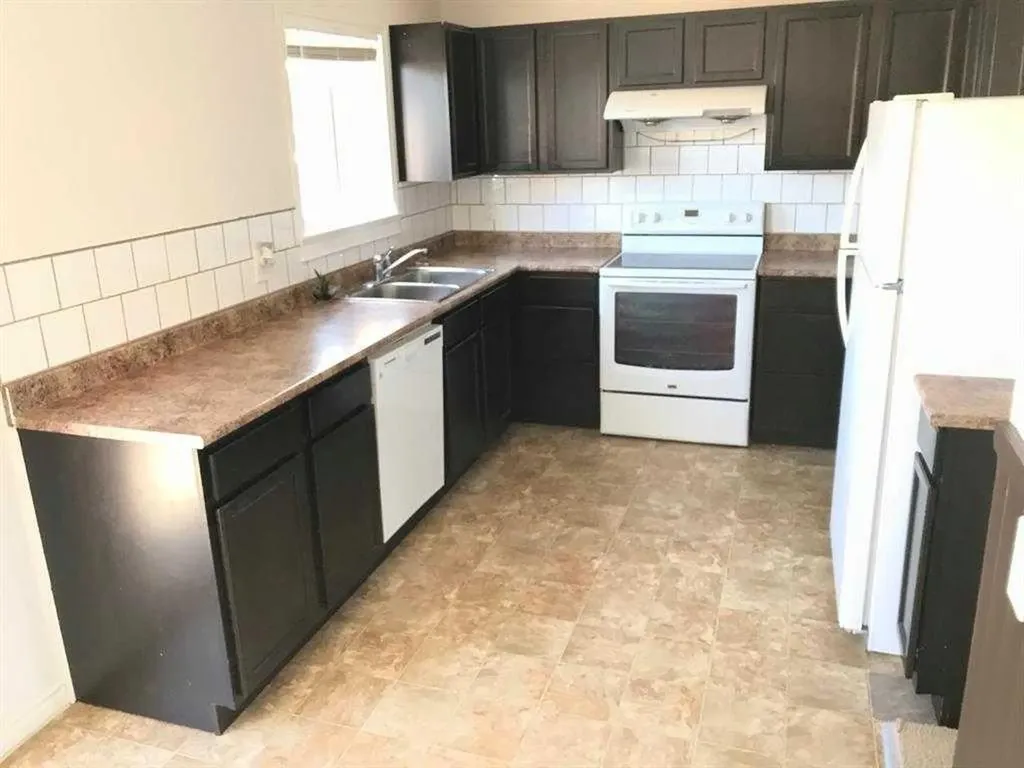 4820 60 Street Calgary AB T1Y 5E9
